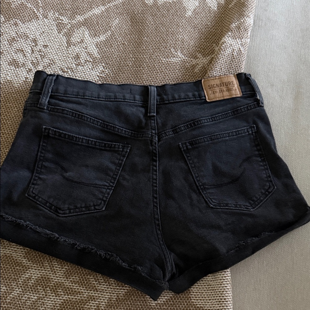 Levi Heritage High rise Black Denim Shorts - Picture 3 of 3